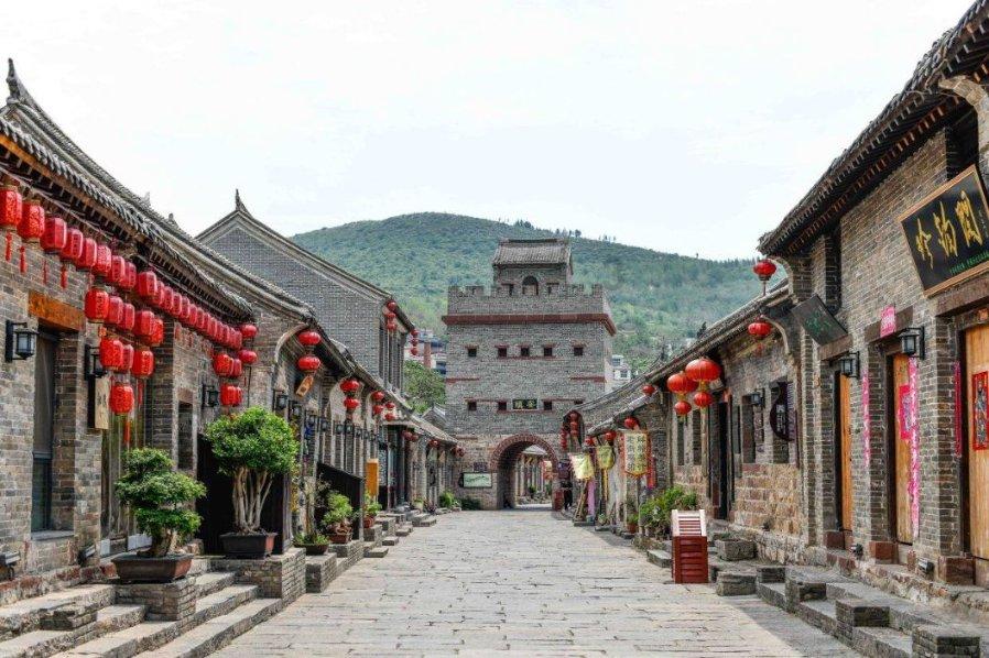 男生怕签婚书字丑提前一周苦练字帖